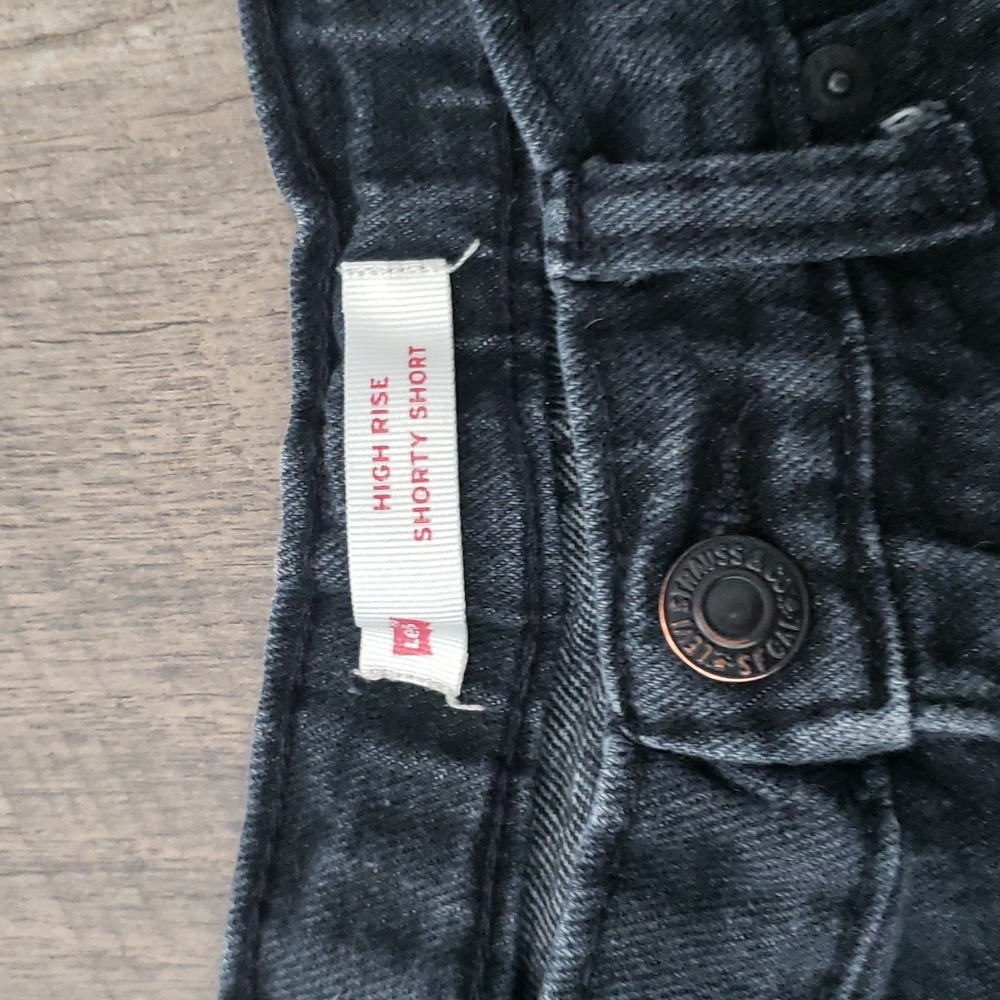 Levi's High Rise Shorty Short - Picture 3 of 7